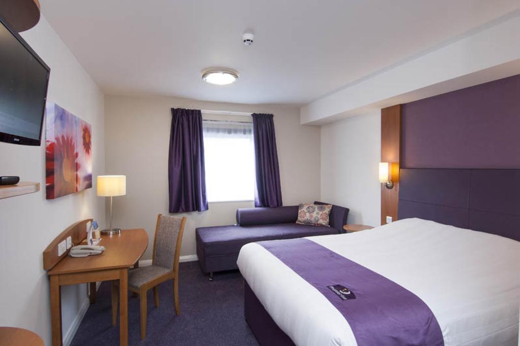 Premier Inn Stratford- Upon- Avon Central Exterior photo
