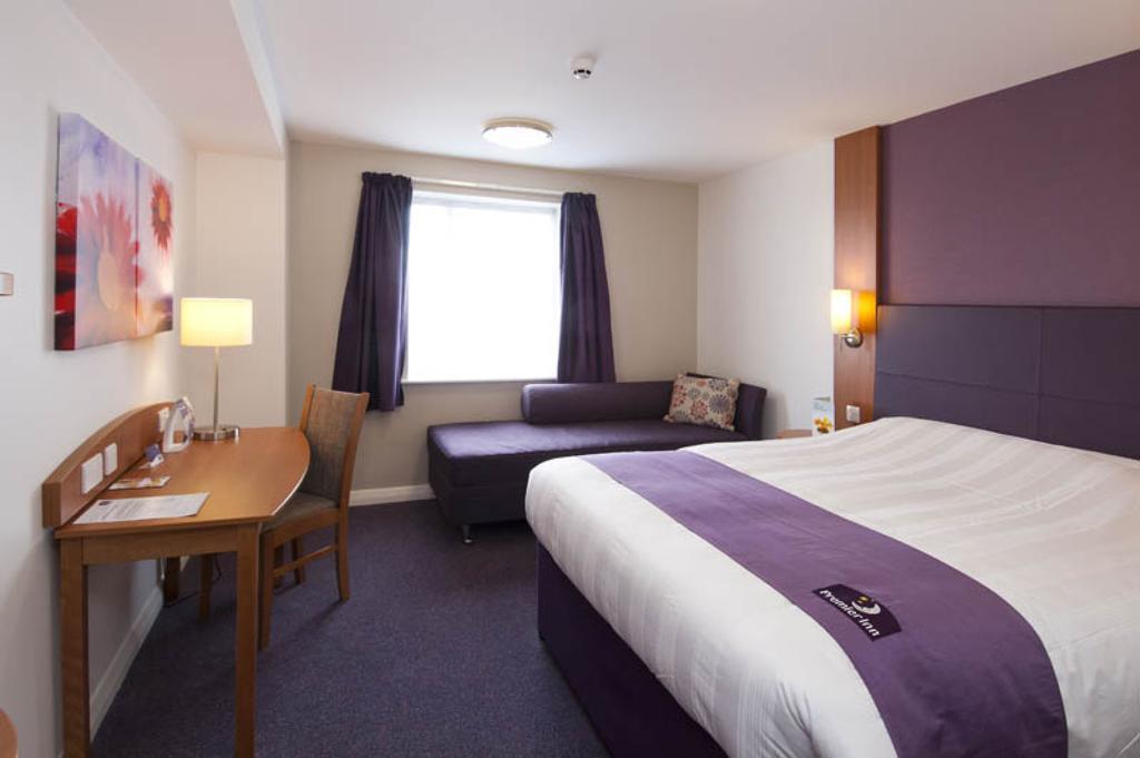 Premier Inn Stratford- Upon- Avon Central Exterior photo