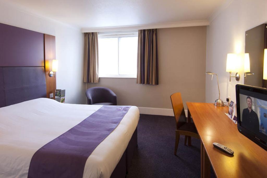 Premier Inn Stratford- Upon- Avon Central Exterior photo