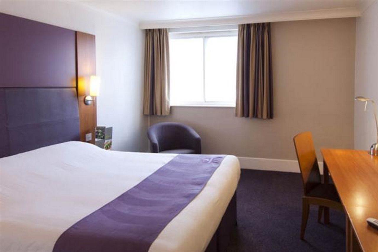 Premier Inn Stratford- Upon- Avon Central Exterior photo